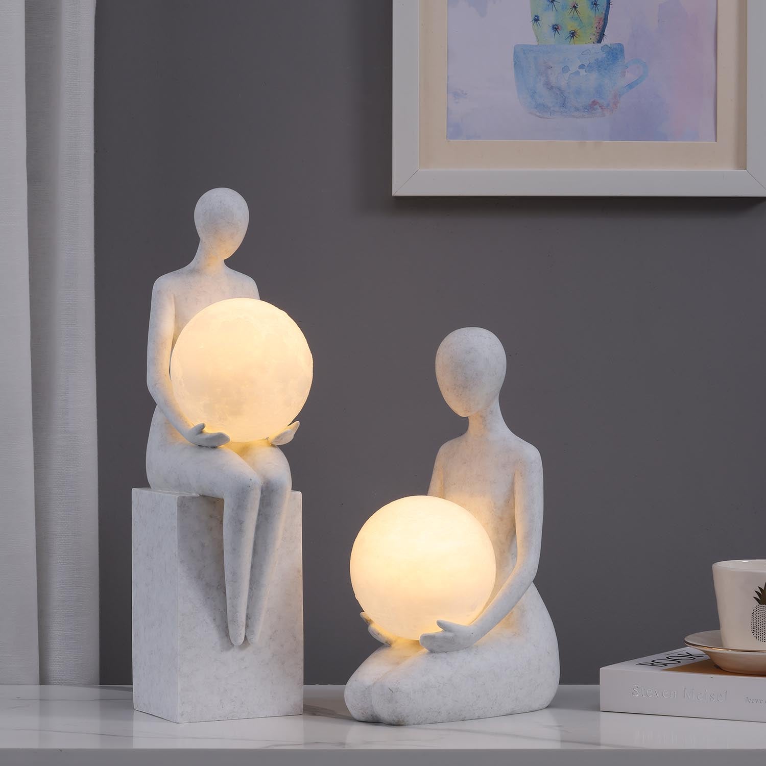 Minimalist Resin Woman Figurine Lamp